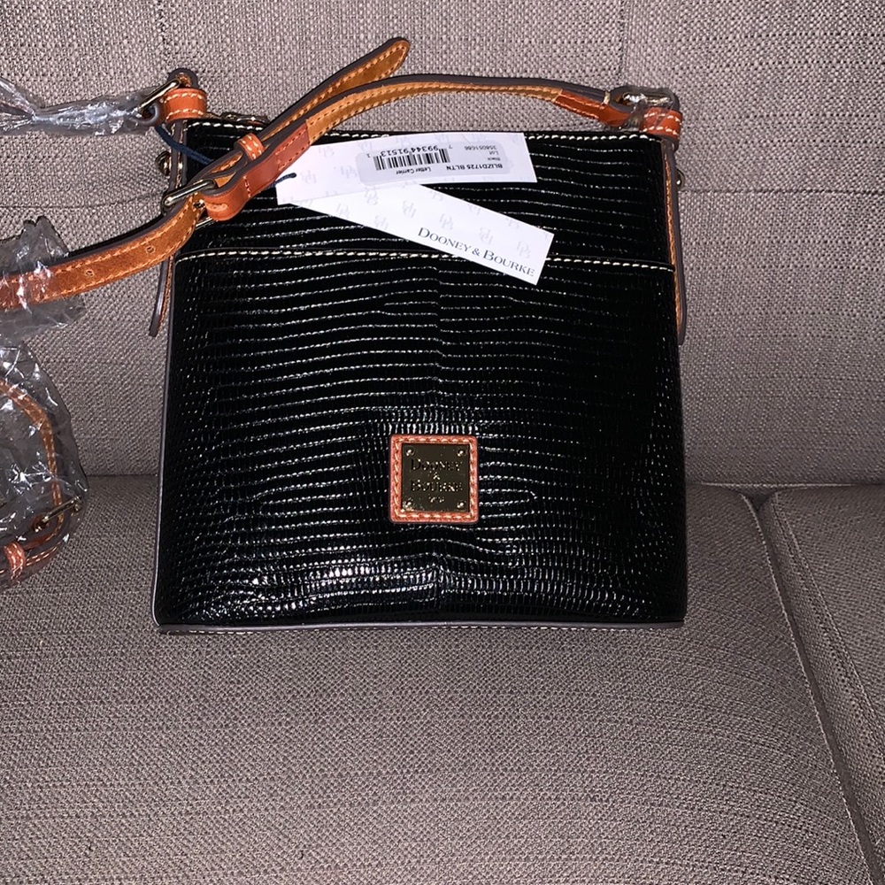 NWT Dooney & Bourke Cross Body Beautiful Black with Gold Hardware